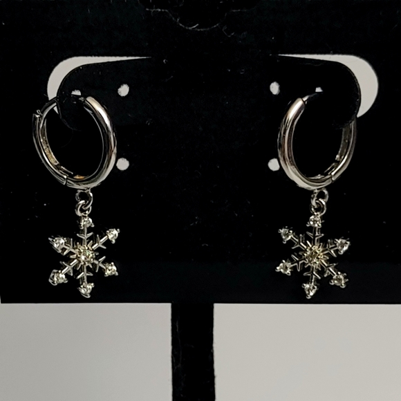 Jewelry - 925 Silver Snowflake Earrings
